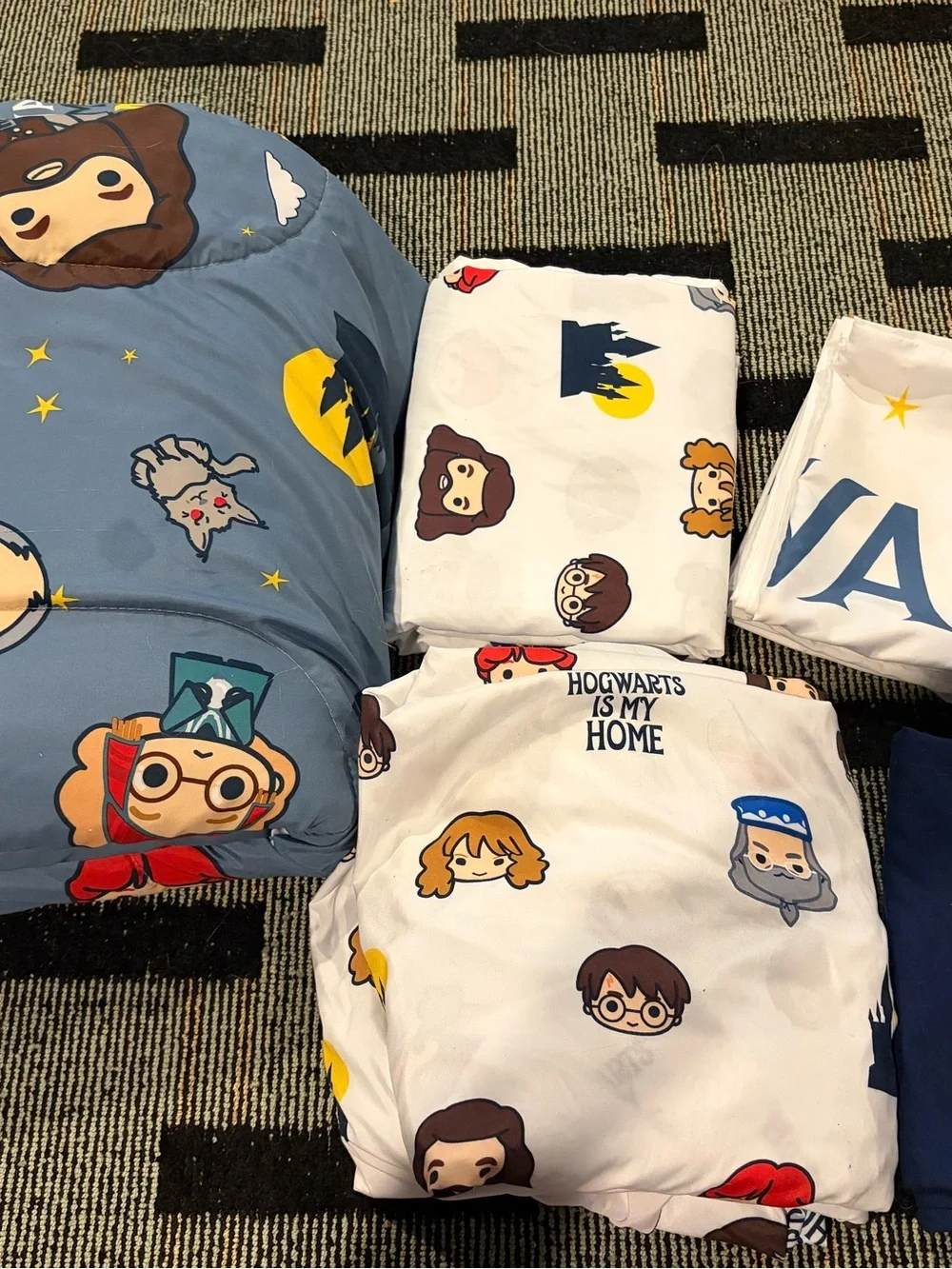 Harry Potter - Hogwarts is My Home - Five (5) Piece Full Bed Set